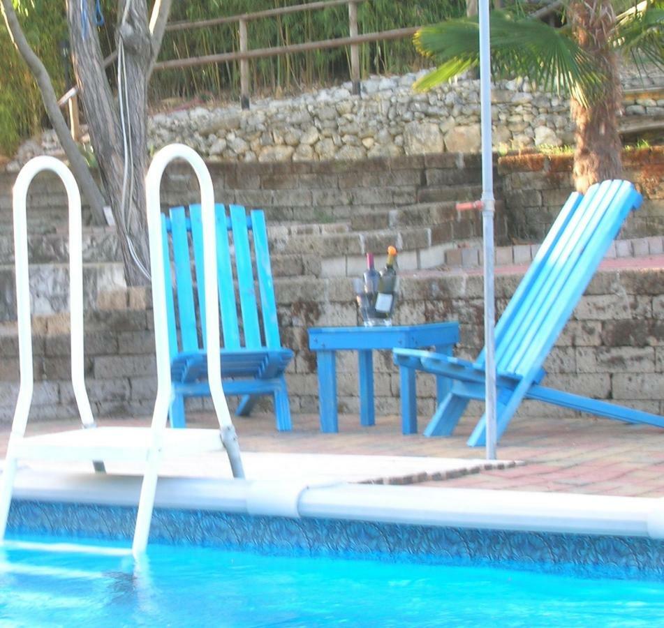 Brojo Hill Bed & Breakfast Longare Luaran gambar