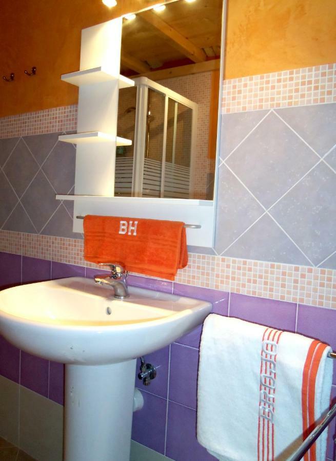 Brojo Hill Bed & Breakfast Longare Luaran gambar