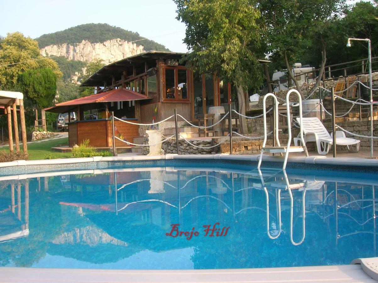 Brojo Hill Bed & Breakfast Longare Luaran gambar